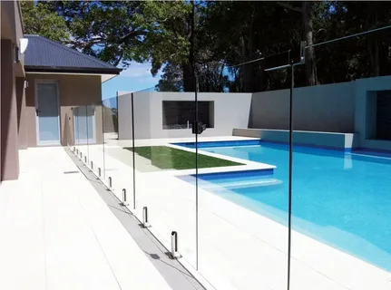 What Material Is Best for a Long-Lasting Pool Fence?